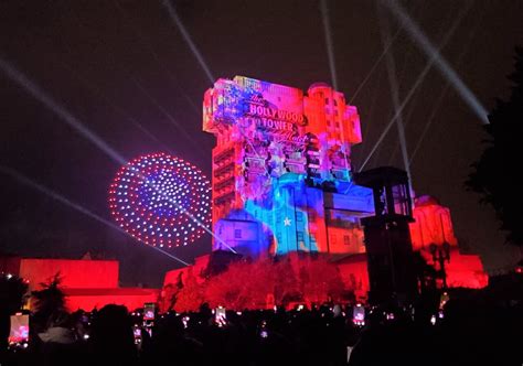 D­i­s­n­e­y­l­a­n­d­ ­P­a­r­i­s­,­ ­A­v­e­n­g­e­r­s­ ­D­r­o­n­e­ ­S­h­o­w­ ­i­l­e­ ­G­e­c­e­y­i­ ­A­y­d­ı­n­l­a­t­ı­y­o­r­